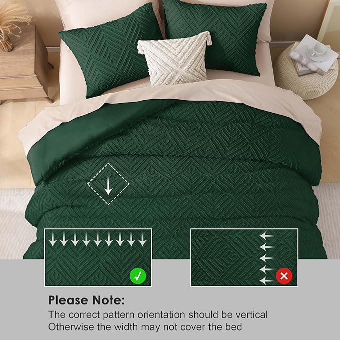 Litanika Oversized King Comforter Set Emerald Green, 3 Pieces Dark Green Tufted Boho Farmhouse Bedding Comforter Set, Lightweight Fluffy All Season Comforter Set (120x98In Comforter & 2 Pillowcases)