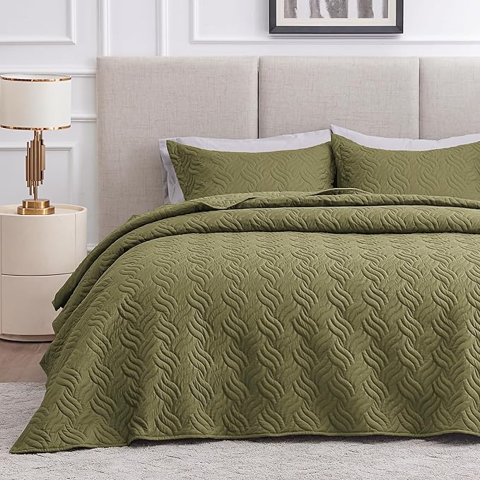 Love's cabin King Size Quilt Bedding Set Olive Green Bedspreads - Bed Summer Lightweight Bedspread Comforter - Wave Pattern Bedding Coverlet for All Season - 3 Pieces (1 Quilt, 2 Pillow Shams)