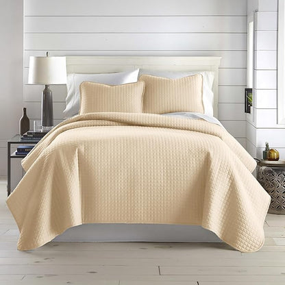 Southshore Fine Living, Inc. Oversized King Quilt Bedding Set, Soft Microfiber, Easy Care Pet Hair Resistant Bedding, California/King Size Quilt Coverlet, Beige Bedspread Set w/2 Shams, Soft Sand