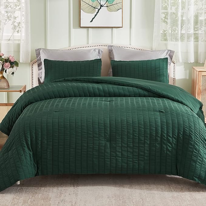 AveLom Dark Green Seersucker King Comforter Set (104x90 inches), 3 Pieces-100% Soft Washed Microfiber Lightweight Comforter with 2 Pillowcases, All Season Down Alternative Comforter Set for Bedding