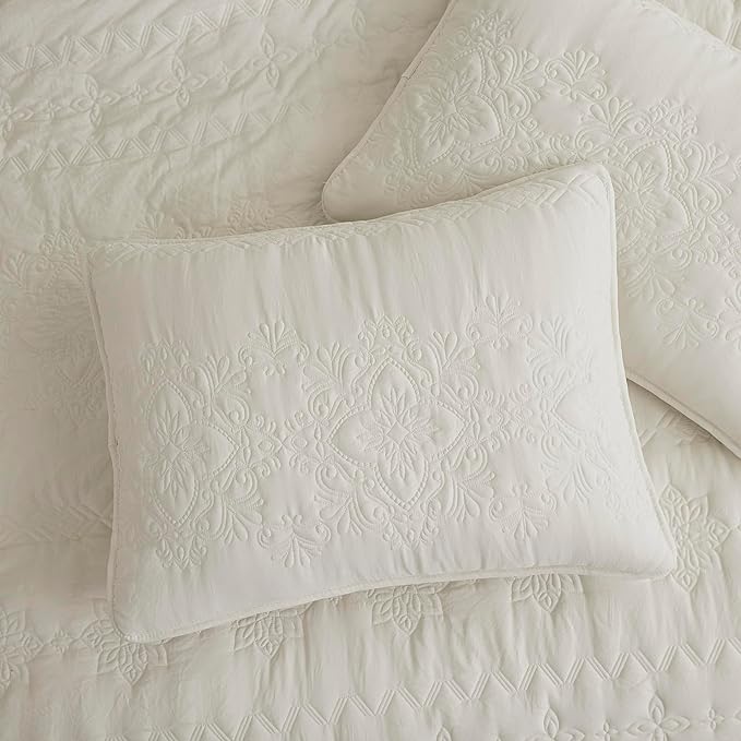 B2EVER Boho Light Beige Quilt California Cal King Size Bedding Set with Pillow Sham, Oversized Lightweight Bedspread Coverlet, Farmhouse Floral Vintage Bed Cover All Season, 3 Pieces, 118x106 inches