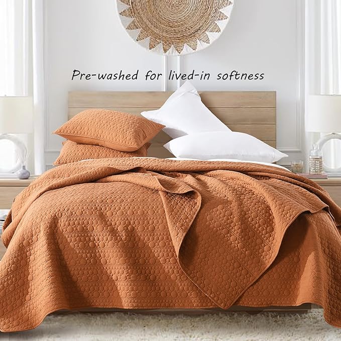 HORIMOTE HOME Quilt Set King Size Burnt Orange, Classic Geometric Spots Stitched Pattern, Pre-Washed Microfiber Chic Rustic Look, Ultra Soft Lightweight Quilted Bedspread for All Season, 3 Pieces