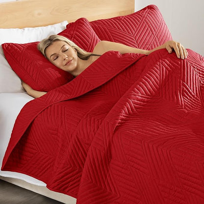 Exclusivo Mezcla California King Quilt Bedding Set, Lightweight Red Oversized King Bedspreads Soft Modern Geometric Coverlet Set for All Seasons (1 Quilt and 2 Pillow Shams)