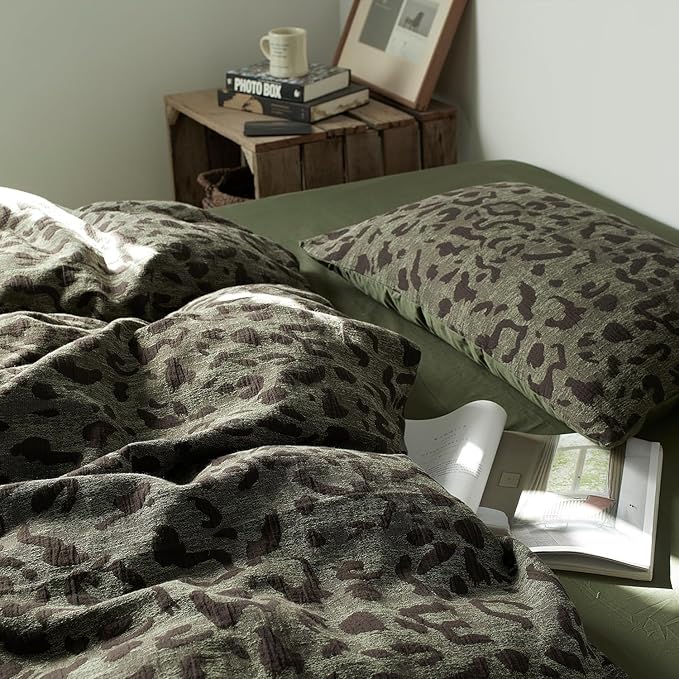mixinni Leopard Duvet Cover Twin XL Size, Premium Yarn-Dyed Jacquard Cotton Duvet Cover with Green Leopard Print, Farmhouse Bedding Set with 2 Pillowcases Perfect for Him and Her-Green