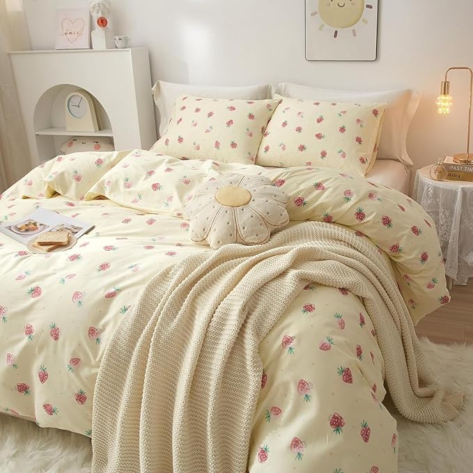 HighBuy Queen Comforter Set for Girls Kids Strawberry Bedding Sets Beige Kawaii Comforter Bed Set for Teens Boys,3 Piece Bedding Comforter Set,1 Queen Comforter,2 Pillowcases