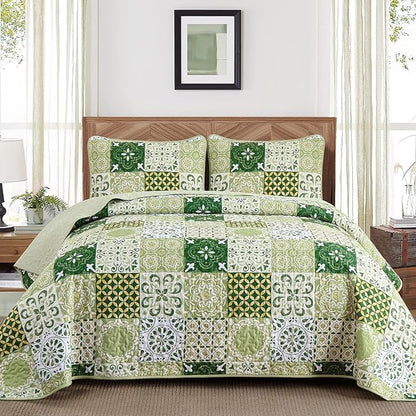 Dobuyly Green Quilt Set King Size, Boho Sage Green Plaid Patchwork Bedspreads Coverlet Set, 3 Pieces Soft Lightweight Microfiber Quilt Bedding Set for All Seasons 110"x90"