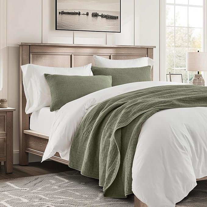 EVERGRACEHOME Cotton Coverlet Set King Size 3 Pieces, Lightweight Soft Ribbed Matelassé Bedspread Quilt Set, Cozy Oversized Quilted Bedding Set with 2 Pillow Shams for All Seasons, Olive Green
