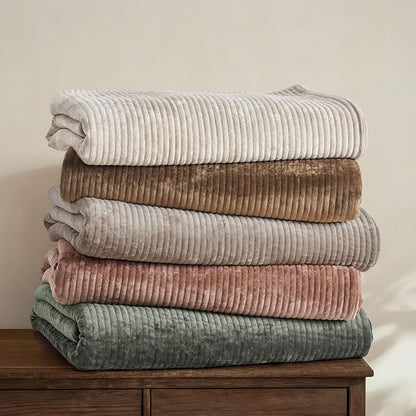 EVERGRACE Velvet Quilt Set King Size, Luxurious Soft Quilted Bedding Sets, Lightweight Velvet Comforter for All Season, Striped Channel Bedspread Coverlet with 2 Shams, Natural Tan