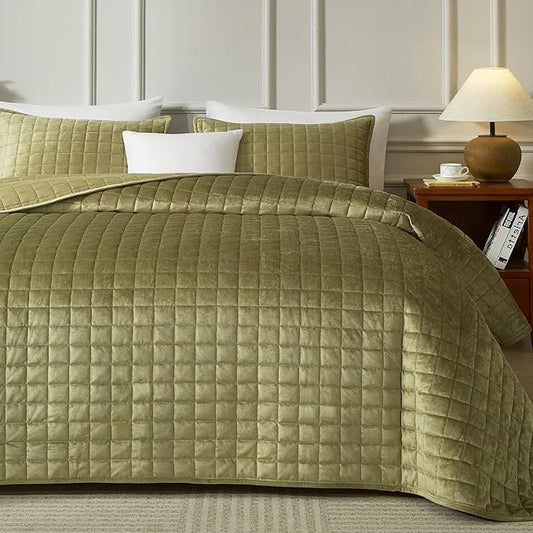 Powdion Velvet Quilt King,Luxurious King Size Quilt Bedding Set 3 Pieces Soft Lightweight Bedspreads Coverlet for All Seasons with 2 Pillow Shams,90x104 Vintage Olive Green Quilt King