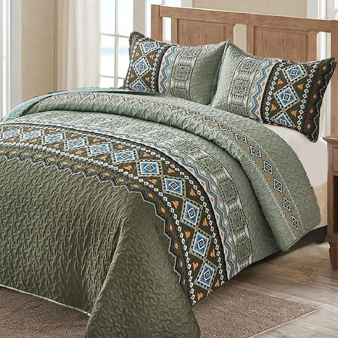 WONGS BEDDING Boho Green Quilt Set Queen,3 Piece Olive Green Fall Bedspread Coverlet Set with Geometry Printed for All Season,Lightweight Morden Bohemian Bedding Set 96"×90"