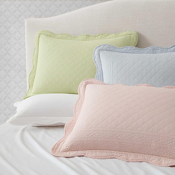 Martha Stewart - King Size Quilt Set, Soft & Breathable Cotton Percale Quilted Bedding with Matching Pillowcases, Scalloped Edge Bed Set, Vintage Scallop White