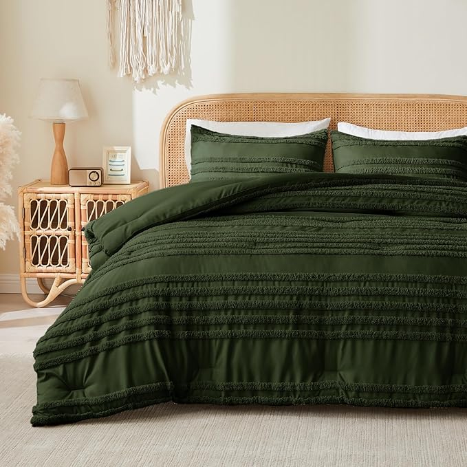 BEDELITE Boho King Size Comforter Set - Olive Green Tufted Striped Bed Set 3 Pieces, Soft Vintage Farmhouse Comforter for All Seasons, Boho Home Decor,Fluffy Jacquard Bedding with Pillow Sham