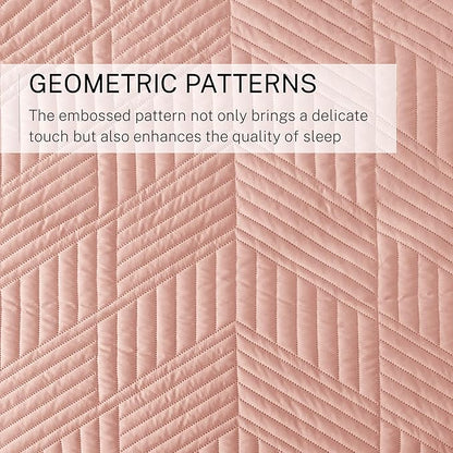Exclusivo Mezcla Ultrasonic King Quilt Bedding Set, Lightweight Blush Pink Bedspreads Soft Modern Geometric Coverlet Set for All Seasons (1 Quilt and 2 Pillow Shams)
