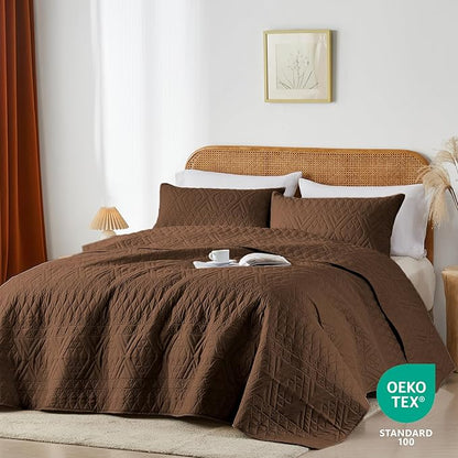 akkialla King/Cal King Size Quilt Bedding Set,Brown Lightweight Microfiber Soft Bedspread,Modern Style Geometric Pattern Coverlet Set for All Seasons,3 Piece(1 Quilt,2 Pillow Shams)