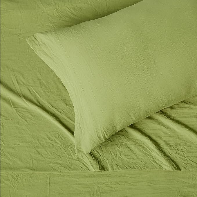 Amazon Basics Twin XL Bed Sheet, 3-Piece Bedding Set, Double Brushed Microfiber, Ultra Soft, Easy Care, Green