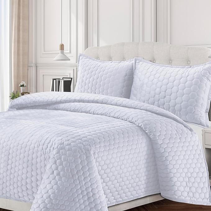 Tribeca Living Lugano Oversized Velvet Quilt Set - All Season, Extra Large, 2 Piece Twin Size Comforter Set with 1 Pillow Sham in White Honeycomb Pattern 260GSM