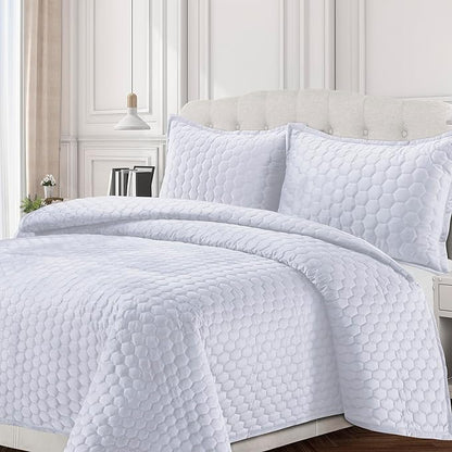 Tribeca Living Lugano Oversized Velvet Quilt Set - All Season, Extra Large, 2 Piece Twin Size Comforter Set with 1 Pillow Sham in White Honeycomb Pattern 260GSM