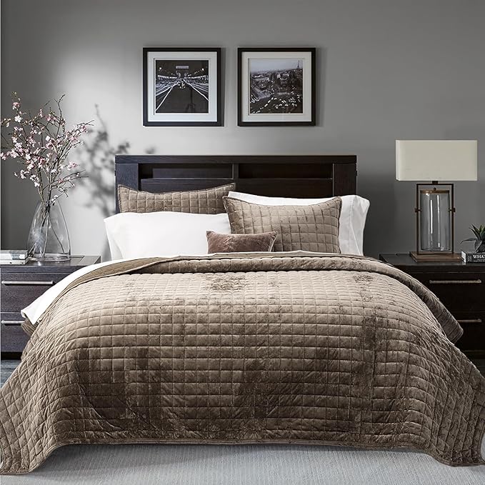 RECYCO Luxury Velvet Quilt Set King Size Bedding Sets, Ultra Soft Velvet Comforter Set, Lightweight Channel Box Stitch Oversized Bedspread Coverlet for All Season, with 2 Shams, Mocha Brown