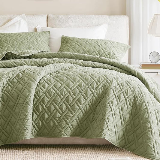 Comfort Spaces King Quilt Set Modern Reversible Diamond Coverlet King Bedding Set Cozy Quilted Winter Layer, All Season Lightweight Soft King Size Quilt, Kienna, Cal King Olive Green 3 Piece