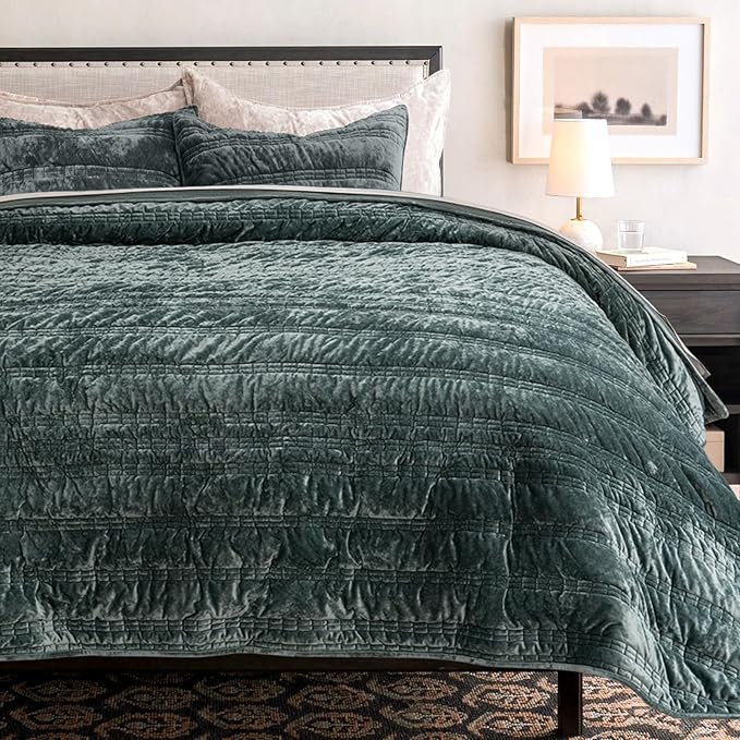 EVERGRACE Luxury Ruched Velvet Quilt King Size, Ultra Soft Bedspread Coverlet Set, Lightweight Velvet Comforter, Quilted Bedding Cover with 2 Matching Shams for All Season, Dark Green
