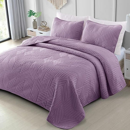 Exclusivo Mezcla California King Quilt Bedding Set, Lightweight Dusty Lavender Oversized King Bedspreads Soft Modern Geometric Coverlet Set for All Seasons (1 Quilt and 2 Pillow Shams)