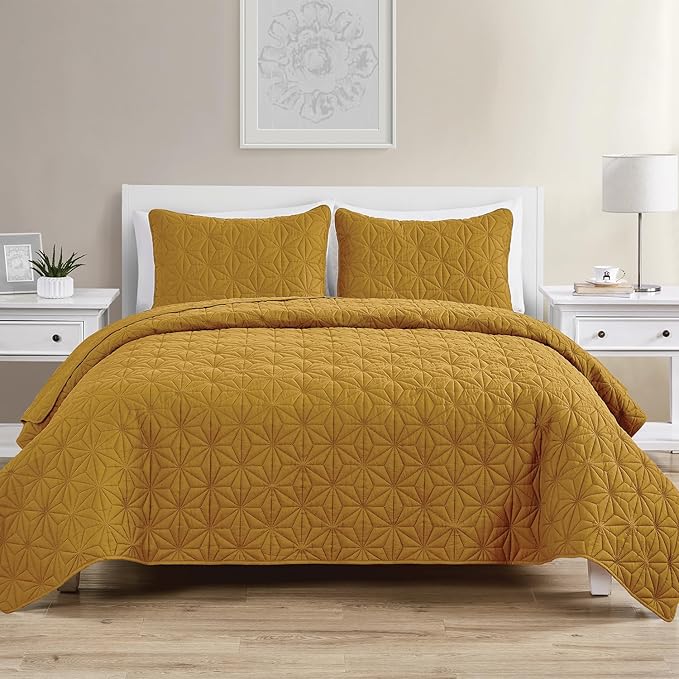 VCNY Home Kaleidoscope Pattern 3 Piece Quilt Set, Full Queen, Gold