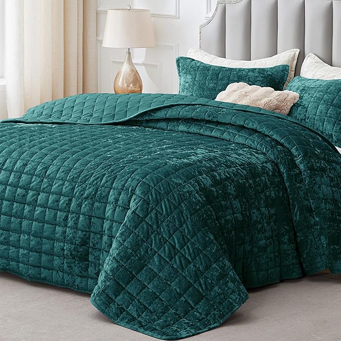 BEDELITE Velvet Quilt Set King Size - Luxury Velvet Comforter Bedding Set 3 Pieces, Lightweight Soft Cozy Shiny Emerald Green Oversized Bedspread Coverlet for All Seasons with 2 Pillow Shams
