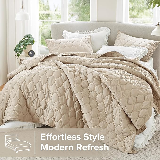 Comfort Spaces King Quilt Set Modern Reversible Ogee Coverlet King Bedding Set Cozy Quilted Winter Layer, All Season Lightweight Soft King Size Quilt, Kienna, Cal King Beige 3 Piece