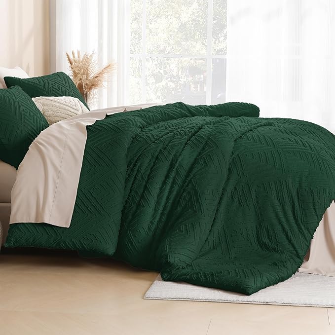 Litanika Oversized King Comforter Set Emerald Green, 3 Pieces Dark Green Tufted Boho Farmhouse Bedding Comforter Set, Lightweight Fluffy All Season Comforter Set (120x98In Comforter & 2 Pillowcases)