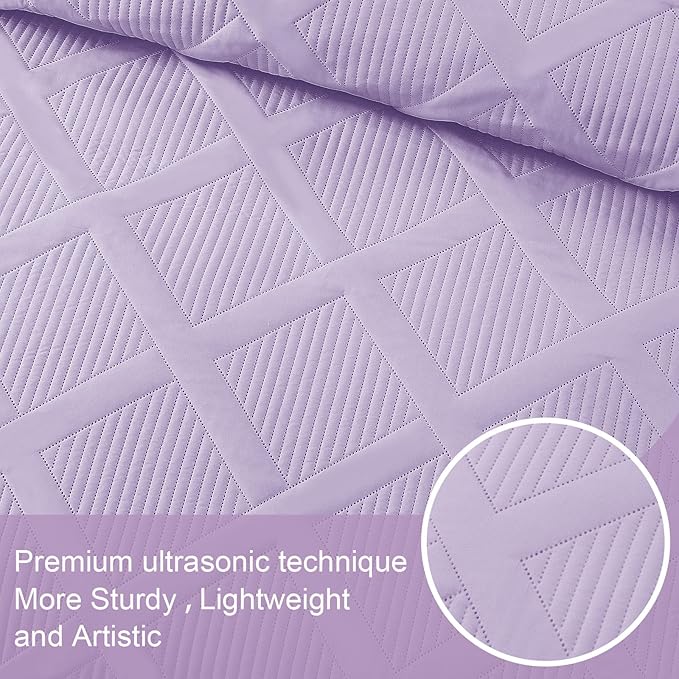 Exclusivo Mezcla Oversized King Quilt Set- Lilac Cal King Quilts Bedding Set with 2 Pillow Shams, Modern Bedspread with Striped Pattern, Soft Lightweight Bedspreads Coverlets for All Seasons