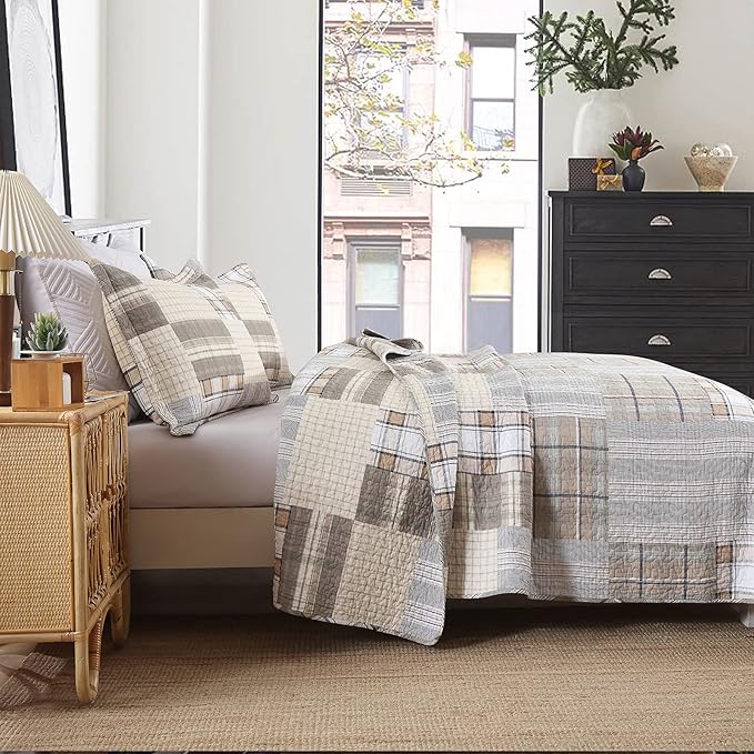 PANGUSHAN Quilts Sets King Size,100% Cotton King Quilt Bedspreads Bedding Set,Patchwork Plaid Quilt for King Bed,Tan/Grey Farmhouse Rustic Quilt Bed Spread,Reversible Lightweight Comforter,3 Pieces