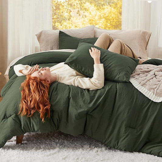 Bedsure Queen Comforter Set, Dark Green Soft Prewashed Bedding for All Seasons, 3 Pieces GentleSoft™ Bed Set, 1 Lightweight Comforter (90"x90") and 2 Pillowcases (20"x26")