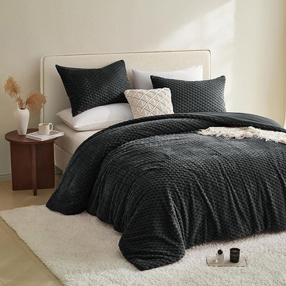 Petrichor Fluffy Queen Comforter Set - Ultra-Soft Black Flannel Thick Comforter for Queen Bed, Luxury Warm Bedding Set for Winter & Fall, Cozy Fuzzy Bed Set 3 Pieces (1 Comforter & 2 Pillowcases)