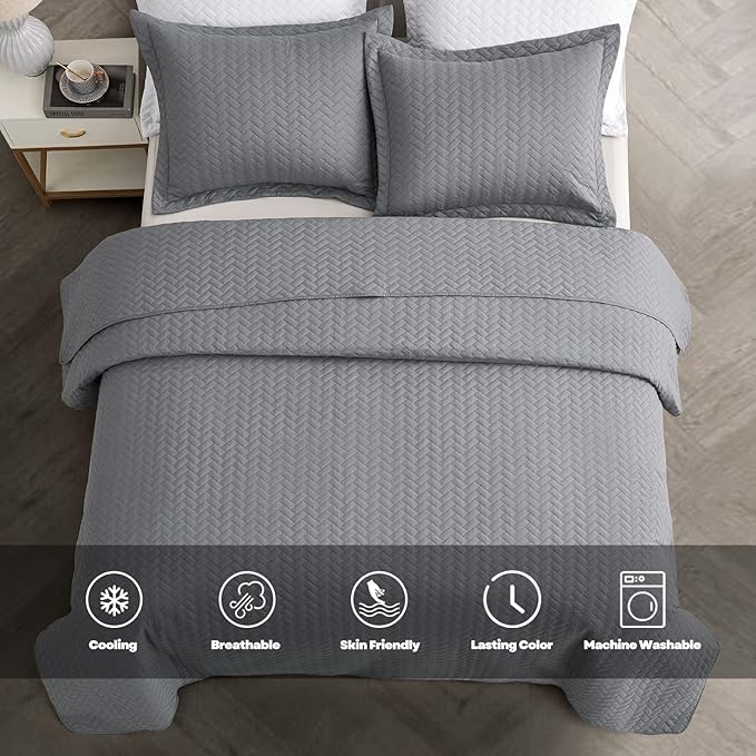 Maple&Stone Quilt Set California King Size, Lightweight Grey Bedspread Ultrasonic Chevron Pattern Light Coverlet for All Season Comforter Bedding Decor - 3 Piece Bed Cover Sets