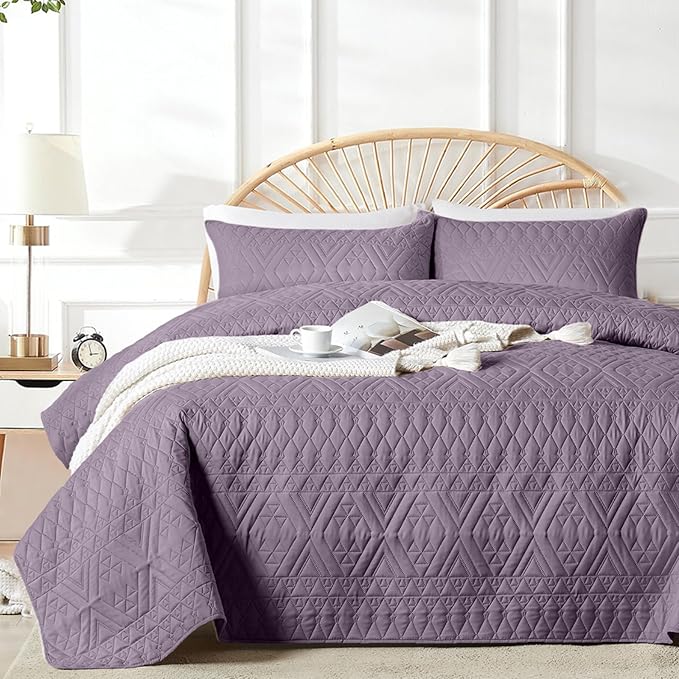 akkialla Full/Queen Quilt Set, Grayish Purple Lightweight Microfiber Bedspread Coverlet, Boho Geometric Pattern, Soft All-Season Bedding, 3-Piece (1 Quilt, 2 Pillow Shams) | Breathable fabric, Modern style