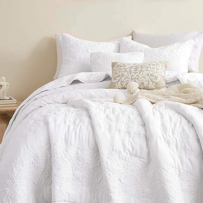 B2EVER Boho White Quilt King Size Bedding Sets with Pillow Sham, Bohemian Lightweight Soft Bedspread Coverlet, Farmhouse Floral Vintage Thin Comforter Bed Cover for All Season, 3 Pieces, 104x90 inches