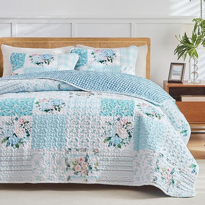 Joyreap 2 Pieces Floral Patchwork Quilt Set Twin, Blue n White Flowers Design, Soft n Cozy Microfiber Quilt, Bedspread Bed Cover for All Season, 1 Quilt and 1 Pillow Sham- 68x86 inches