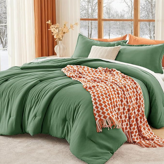 MUXHOMO Queen Comforter Set, All Season Ultra Soft Down Alternative Bedding - 3 Piece Lightweight Bed Set Includes 1 Comforter (90"x90") and 2 Pillow Shams (20"x26"), Dark Green