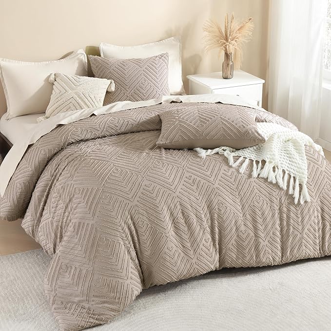 Litanika Oversized Queen Comforter Light Coffee, 3 Pieces Tufted Boho Farmhouse Bedding Comforter Set, Lightweight Fluffy All Season Comforter Set (98x98In Comforter & 2 Pillowcases)