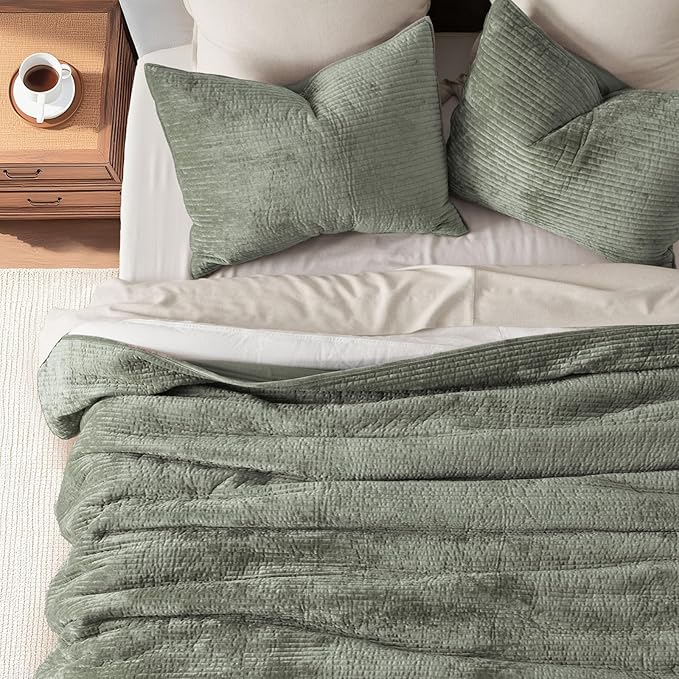 EVERGRACE Velvet Quilt Set Queen Size, Luxurious Soft Quilted Bedding Sets, Lightweight Velvet Comforter for All Season, Striped Channel Bedspread Coverlet with 2 Shams, Dried Thyme Green
