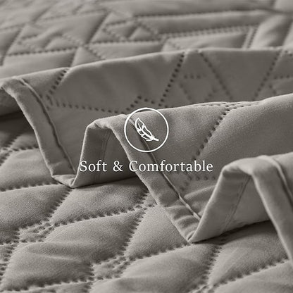 akkialla King/Cal King Size Quilt Bedding Set,Dark Grey Lightweight Microfiber Soft Bedspread,Modern Style Geometric Pattern Coverlet Set for All Seasons,3 Piece(1 Quilt,2 Pillow Shams)
