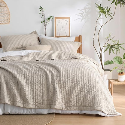 Bedsure Quilts King Size - King Quilt Bedding Set Bedspread Coverlet for Farmhouse Bedroom Decor, Lightweight Bedspread, 3-Piece Set with 106"x96" Coverlet & 2 Pillow Shams, All-Season Soft Comforter