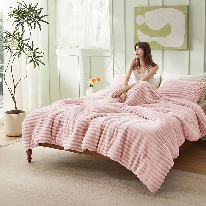 Bedsure King Comforter - GentleSoft™ 3 Pieces Double-Side Fleece Fluffy Pink Comforter Set, Cozy Striped Room Decor Aesthetic, Luxury King Size Bedding with 2 Pillowcases, 104x90 Inches