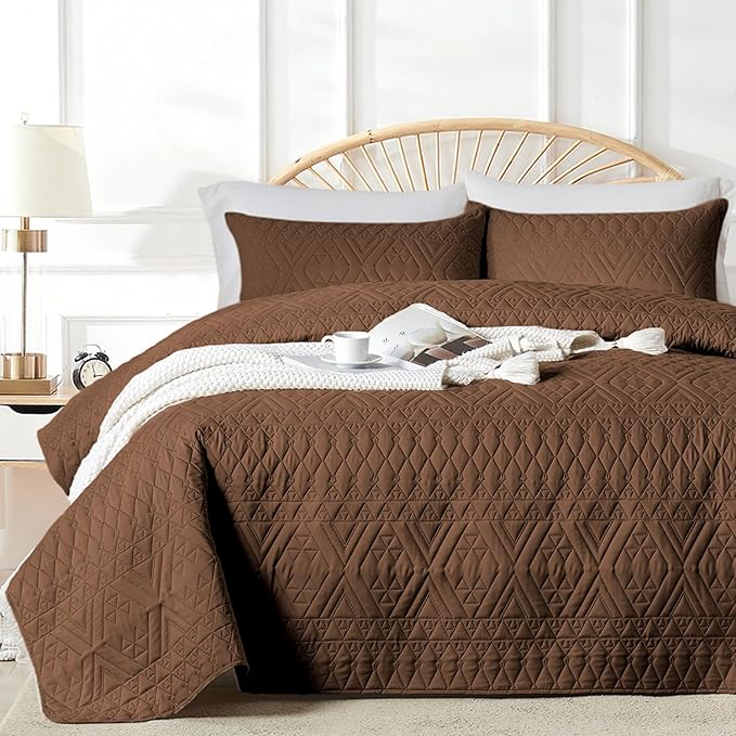 akkialla King/Cal King Size Quilt Bedding Set,Brown Lightweight Microfiber Soft Bedspread,Modern Style Geometric Pattern Coverlet Set for All Seasons,3 Piece(1 Quilt,2 Pillow Shams)