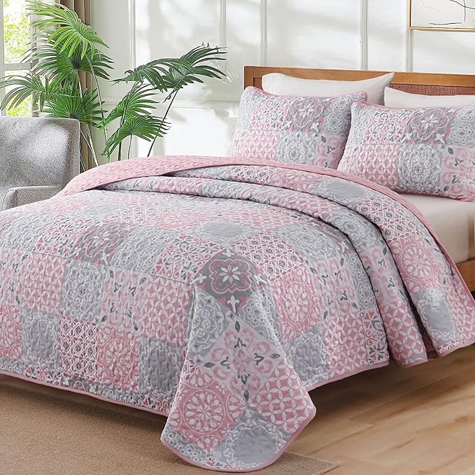 Dobuyly Pink Grey Quilt Set King Size, Boho Plaid Patchwork Bedspreads Coverlet Set, 3 Pieces Soft Lightweight Microfiber Summer Quilt Bedding Set for All Seasons 110"x90"