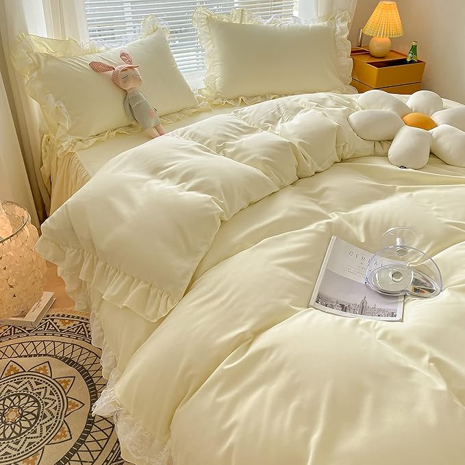 MOOWOO Chic Ruffle Lace Polyester Duvet Cover Set -Girl Yellow Bedding-3 Piece Queen Duvet Cover with Zipper Closure -Ultra Soft and Light Weight(Light Yellow, Queen)