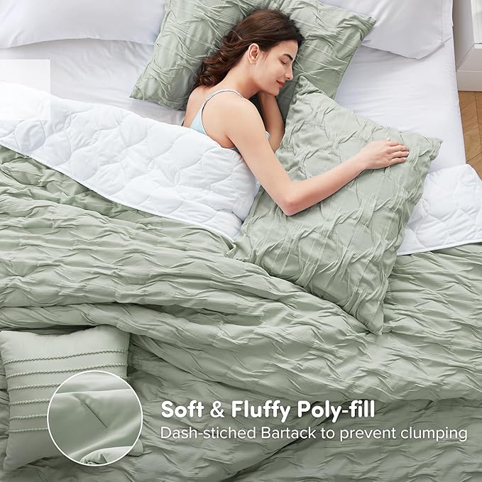 Comfort Spaces Comforter for King Size Bed, Ogee Ruched with Crinkle Texture, Breathable Comforter Set King, All Season Lightweight Bedding Set, Shams, Décor Pilow, King/Cal King Green 4 Piece