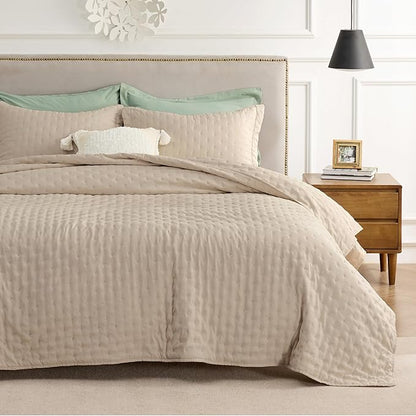 Bedsure Twin Quilt Bedding Set - Soft Ultrasonic Twin XL Bedspread - Light Camel Coverlet Quilted Bedding - Lightweight Comforter Set for All Seasons (Includes 1 Pillow Sham) | Stitch-Free Quilting, Ultra Soft, Lightweight, Machine Washable, Pet-Friendly
