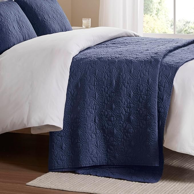 Madison Park Quebec Reversible Quilt Set Damask Design, Double Sided Stitching All Season, Lightweight Bedspread Bedding Set, Matching Sham, Navy, Full(96"x110") 3 Piece