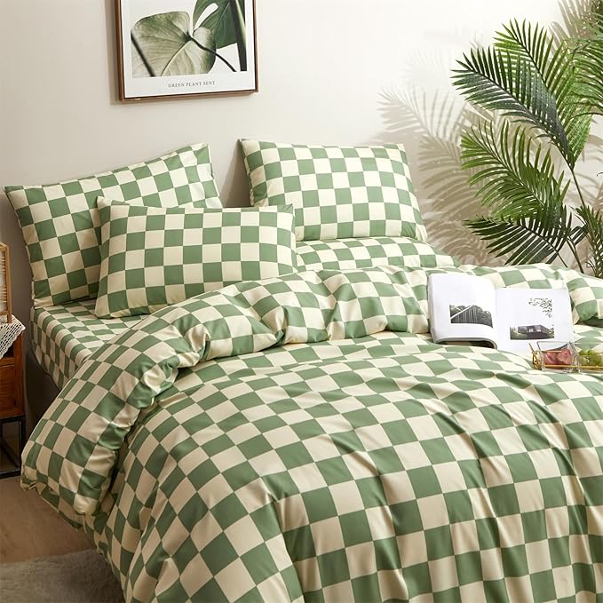 CLOTHKNOW Green White Plaid King Size Comforter Set Grid Bedding Comforter Sets Soft Checkerboard Comforter with 2 x Pillow Cases